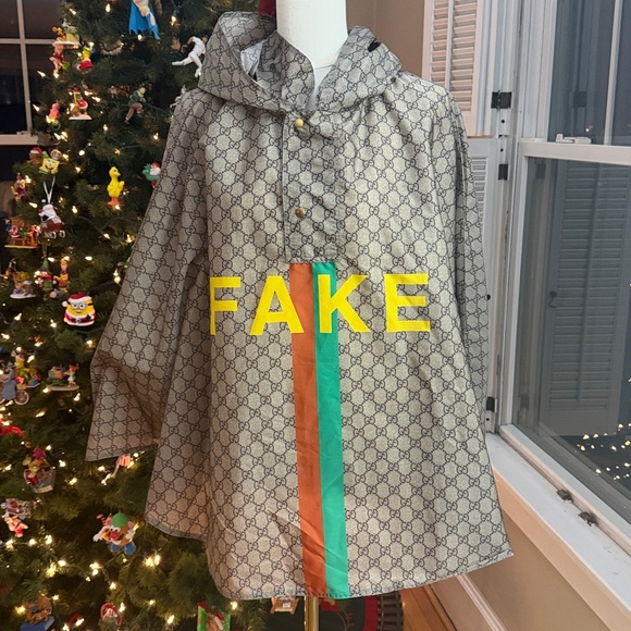 Gucci Fake/not Monogram Cape for Men, Aurhentic w tags size medium - Picture 2 of 16